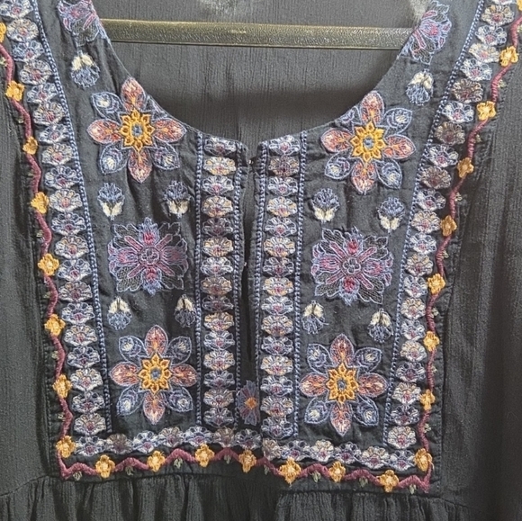 American Eagle Black Embroidered Short Sleeve Top with Relaxed Fit Medium Boho - Picture 2 of 6